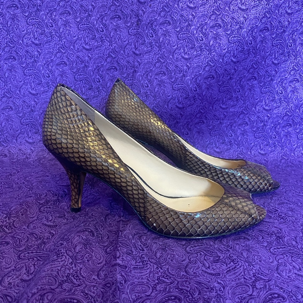 Vince Camuto brown snakeskin heels!! 🤎🐍
